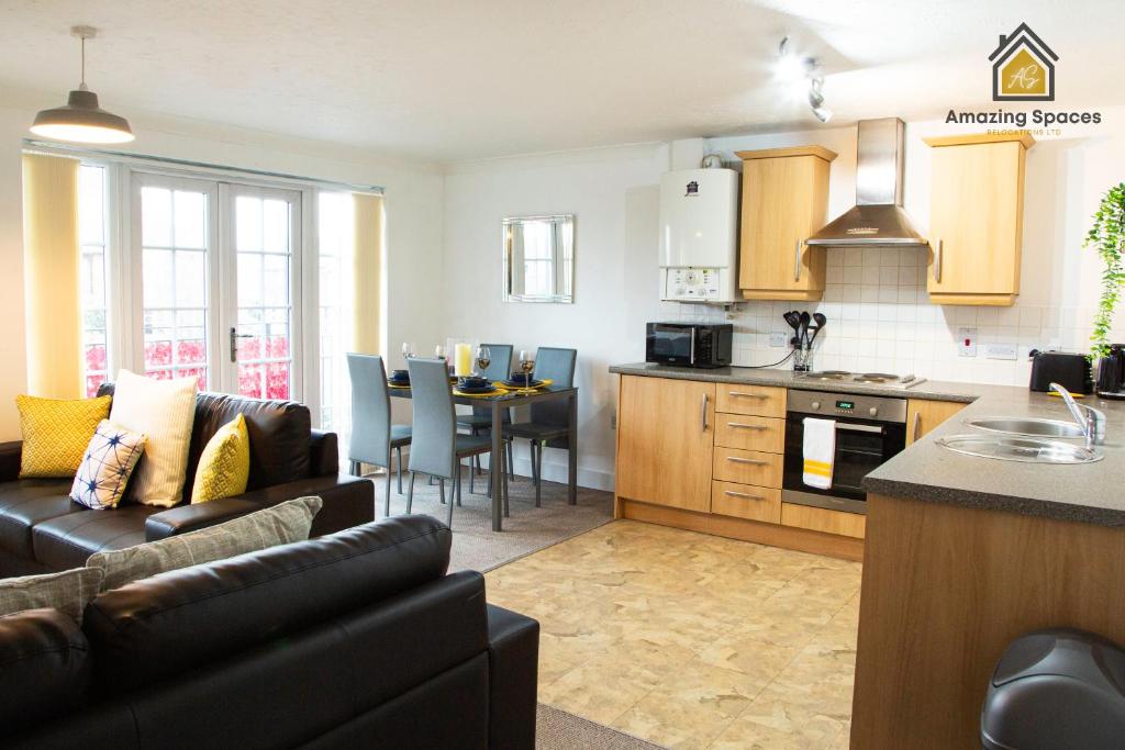 Executive 2 Bed Flat in Stockton Heath by Amazing Spaces Relocations Ltd photo
