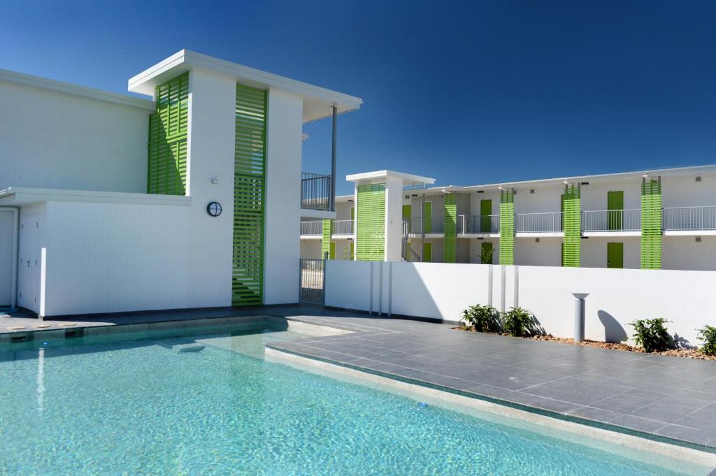 スイミングプール