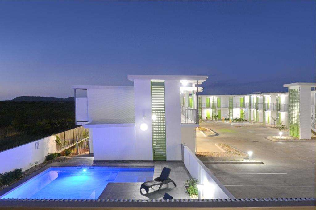 スイミングプール