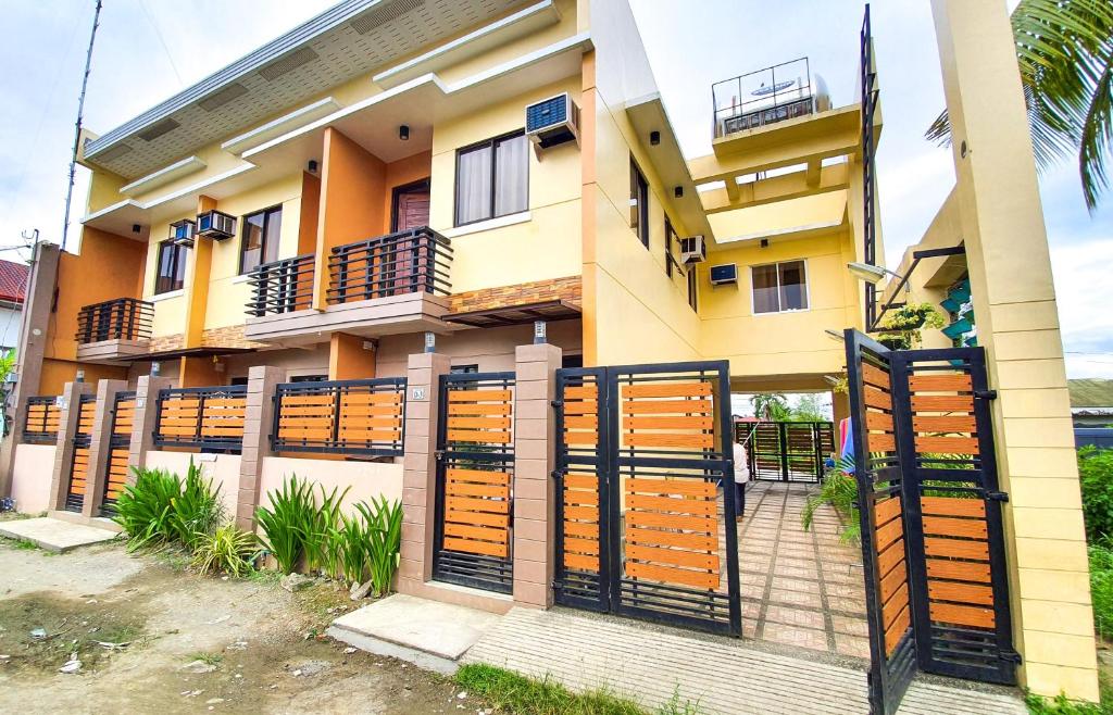 Kaitleen Home Stay Door 1 — Hotel in Tacloban City