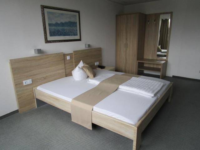 Businesshotel & Appartements Stuttgart-Vaihingen photo