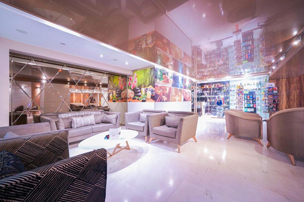 Oum Palace Hotel & Spa photo