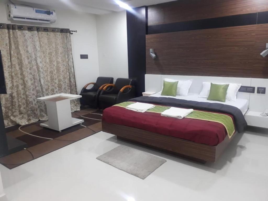 GRAND Meridian photo
