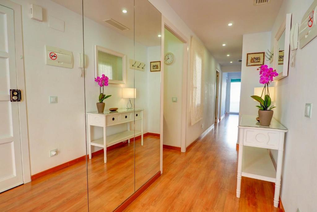 San Sebastian Apartment by Hello Homes Sitges - 4