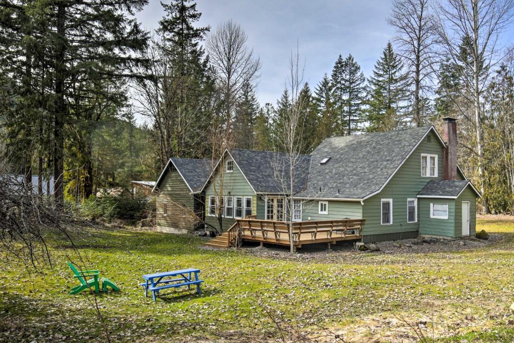 Remote Escape Riverside Home with Scenic Views, Idanha