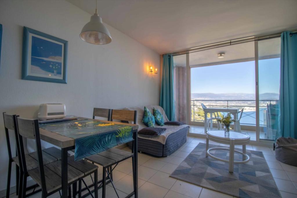 Superb 45m With Balcony And Magnificent Sea View - 3