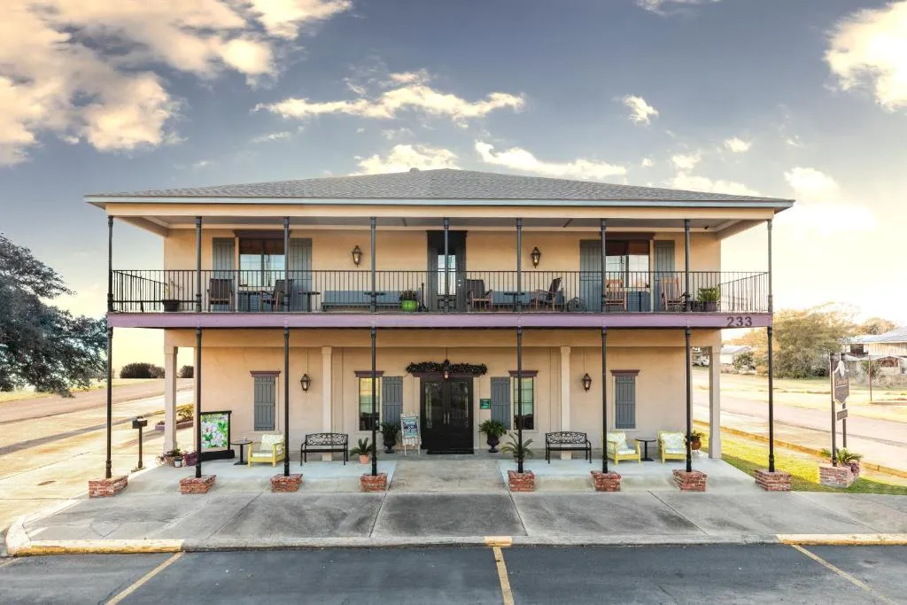The Bank Hotel，位于Lake Arthur的酒店