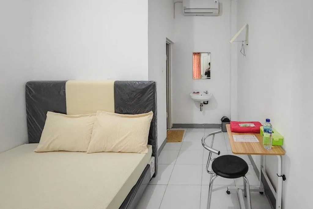 Shekinah Homestay & Cafe Waikabubak RedPartner, hotel in Waikabubak