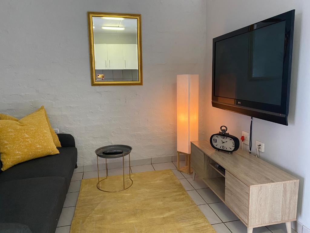 Centurion Fully furnished lock up&go 1 bedroom apartment photo