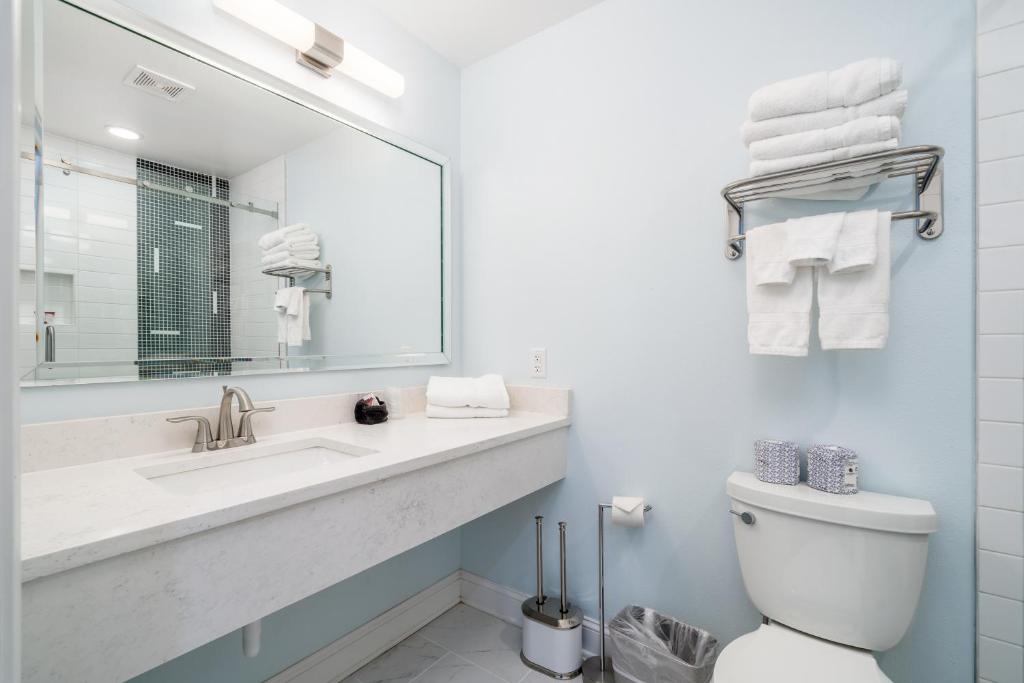 The Hamilton - Lakefront & Studio Suites, Hot Springs photo