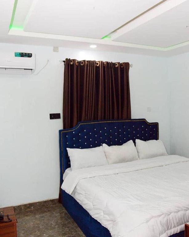 Lords&amp;ladies suites — Hotel in Lagos