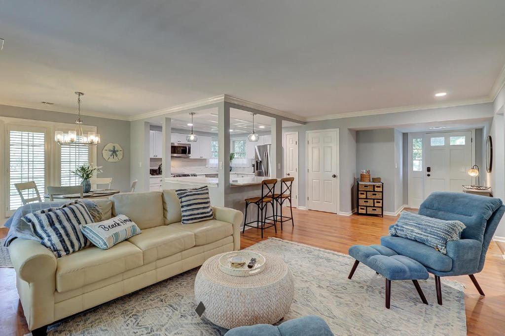 New Floors, Furniture, New TVs, King, 2-Twins, Bikes & Beach Gear Included, Hilton Head Island