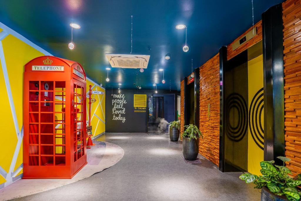 フロント・ロビー