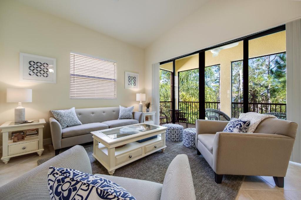 Serrano 201, 4 Bedrooms, WiFi, BluRay Player, Pool Access, Sleeps 6 — Hotel in Bonita Springs (FL)