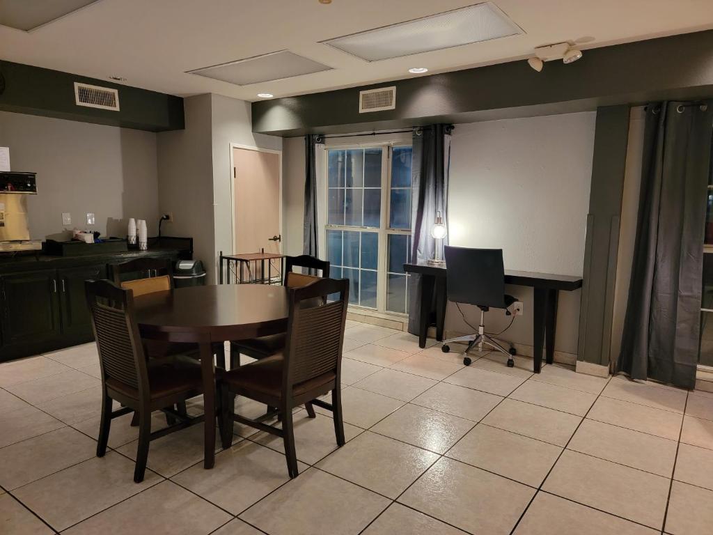Extend-a-Suites - Extended Stay, I-40 Amarillo West 호텔 이미지 1