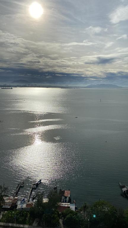 MARITIME SUITE DUPLEX PENANG- PEMANDANGAN LAUT photo