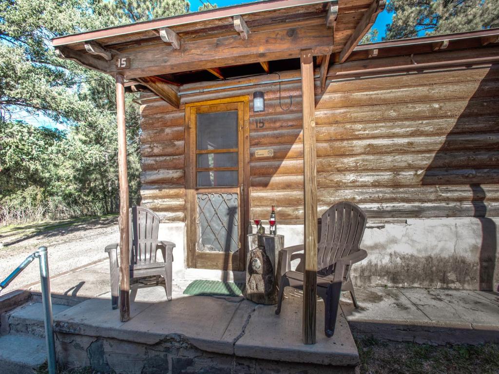 Apache Village Cabinette 15, Queen Bed, Midtown, Sleeps 2 — Hotel in Ruidoso (NM)