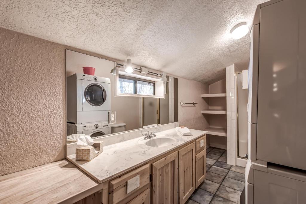 Sleepy Hollow on the River, 3 Bedrooms, Sleeps 8, Hot Tub, Foosball photo