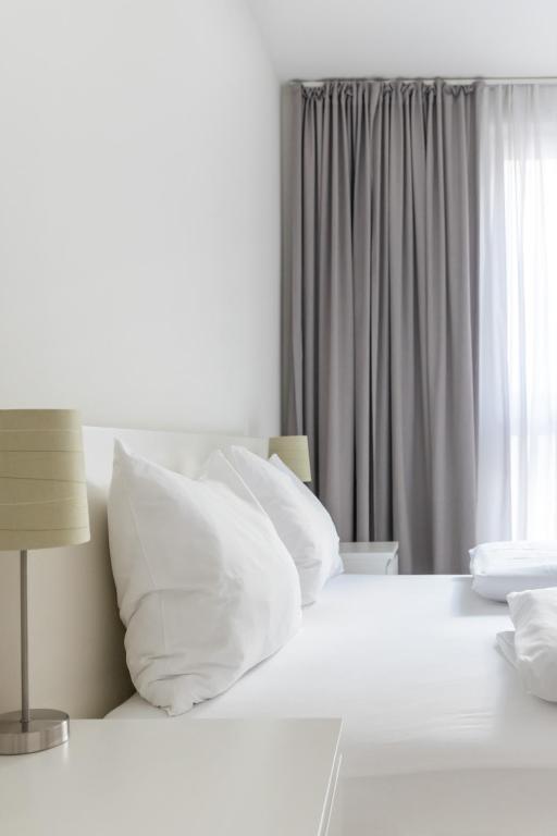 Quiet and cozy apartment next to Mariahilfer Strasse and Naschmarkt with AC photo