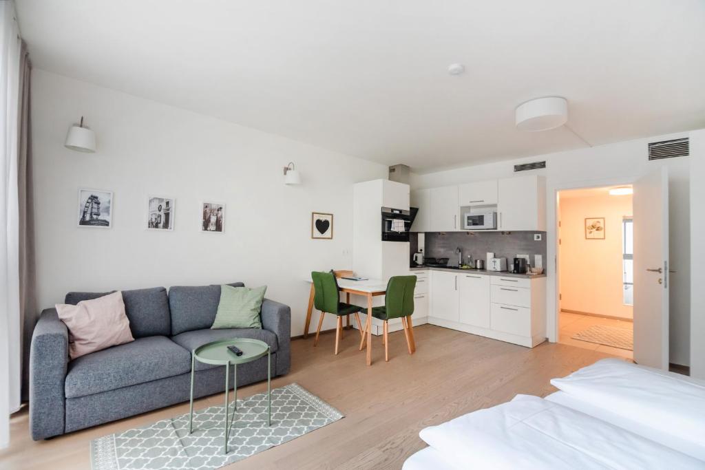 Quiet and cozy apartment next to Mariahilfer Strasse and Naschmarkt with AC — Hotel in Vienna