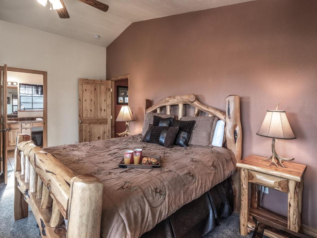 Garey's Deer Haven, 3 Bedrooms, Sleeps 8, Pet Friendly, Gas Fireplace photo