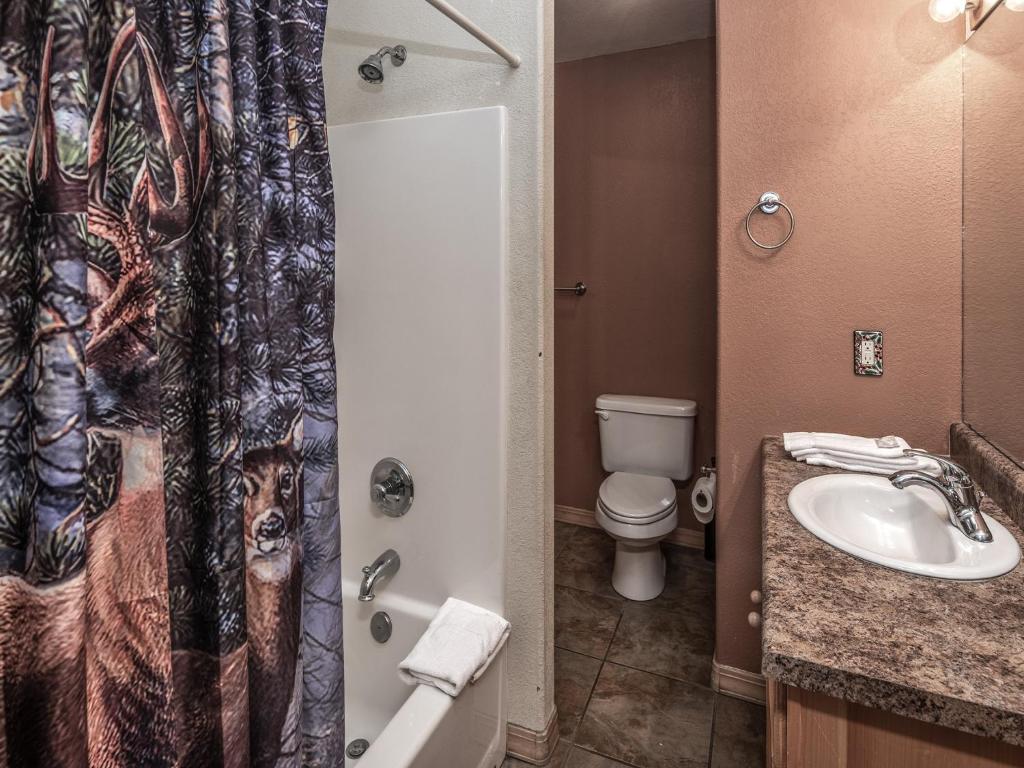 Garey's Deer Haven, 3 Bedrooms, Sleeps 8, Pet Friendly, Gas Fireplace photo
