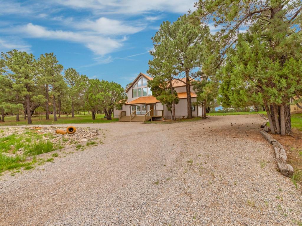High Mesa Escape, 3 Bedrooms, Fireplace, Sleeps 8 — Hotel in Alto (NM)