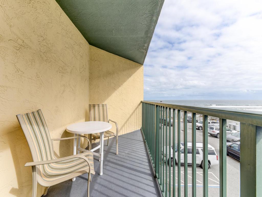Sunglow Resort 305, 1 Bedroom, Sleeps 4, Ocean View, Heated Pool, WiFi — Hotel in Daytona Beach (FL)