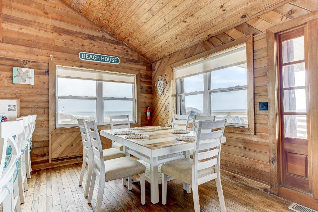 Dreamview, Beach Front, 3 Bedrooms, Wifi, Sleeps 10 photo