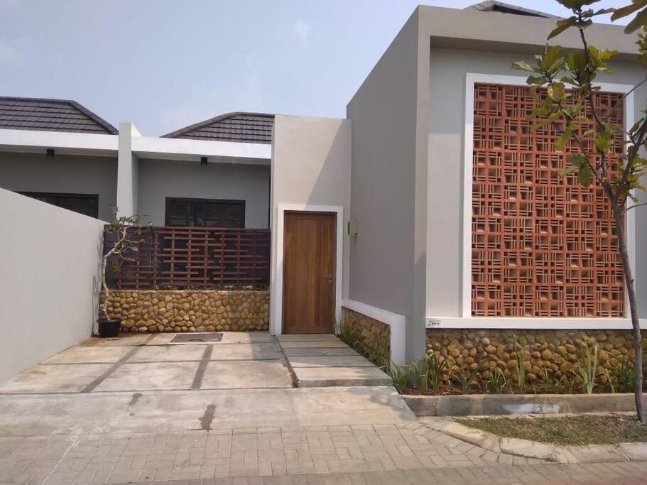Maison de Q - 2 BR at Villa Ubud B 12 Anyer — Hotel in Anyer