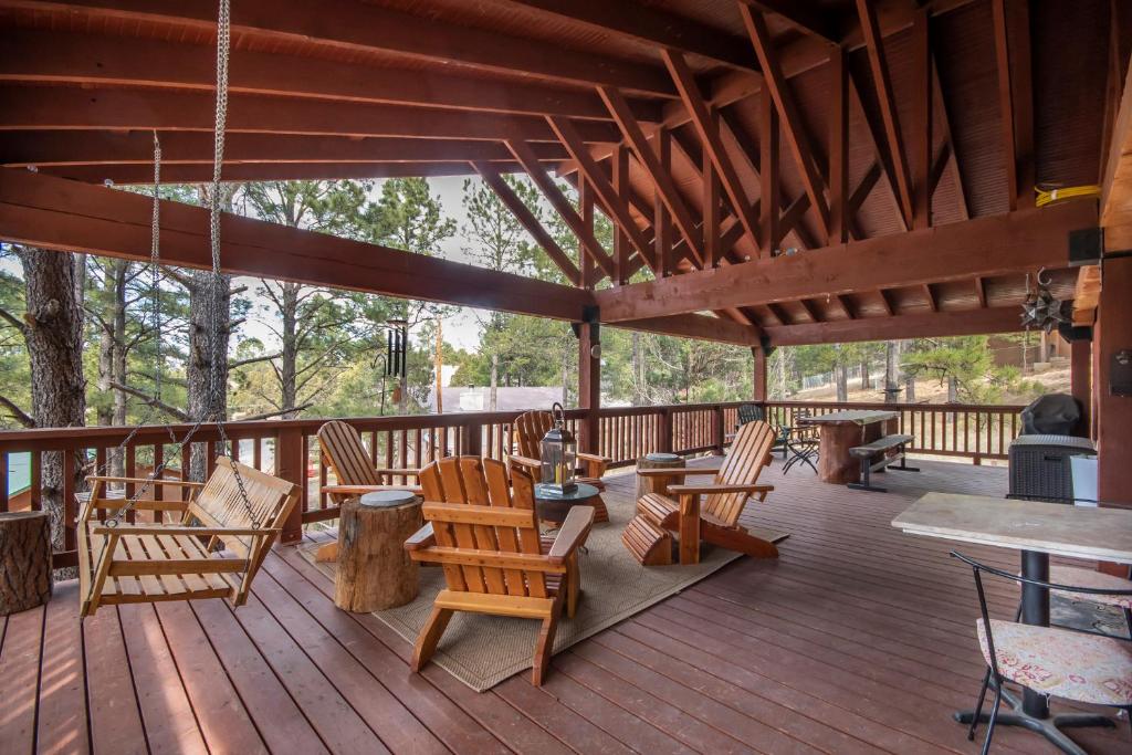 Bear Paw, 3 Bedrooms,Hot Tub, Pets Welcome, Fireplace, WiFi, Sleeps 8 photo