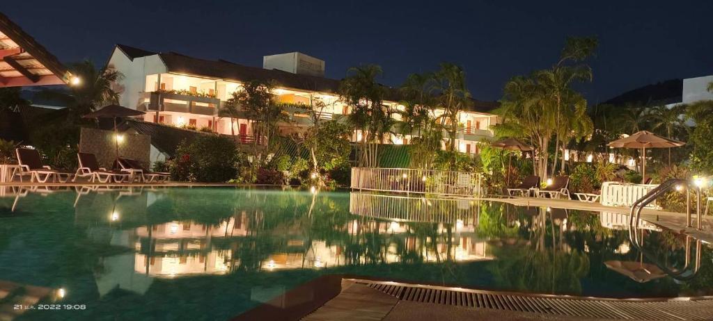 Phuket Golden Sand Inn - SHA Extra Plus photo