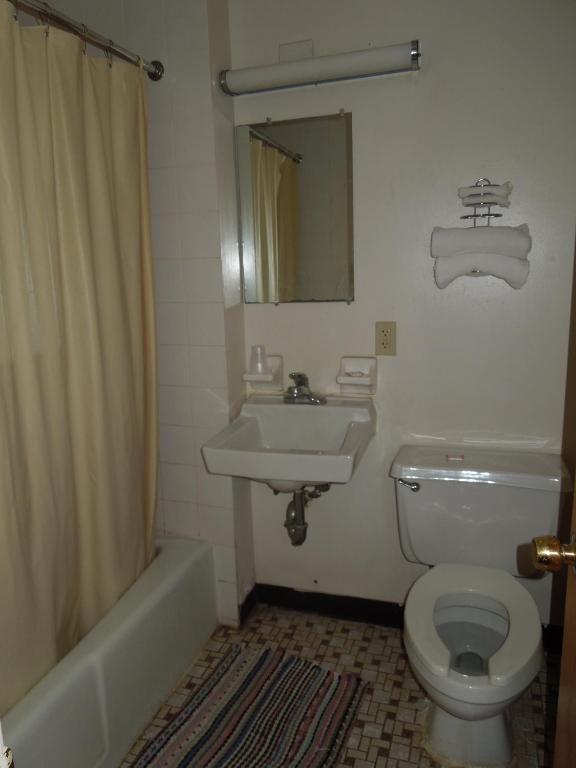 Lee's Motel photo