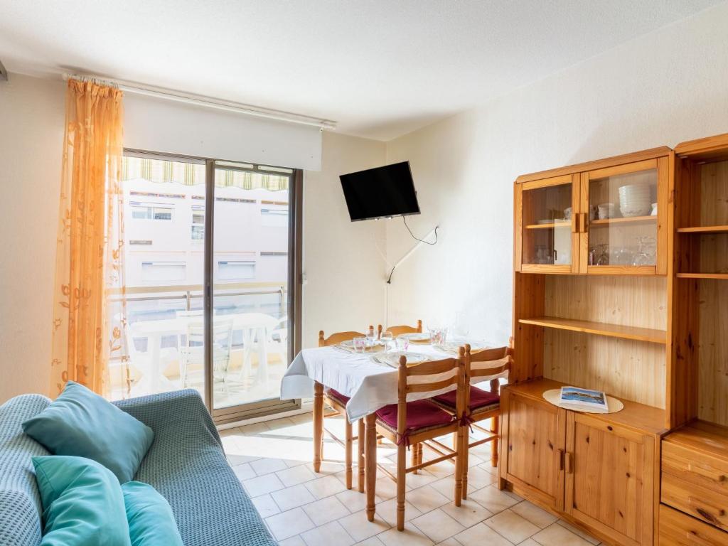 Apartment Saint James-11 by Interhome - 3