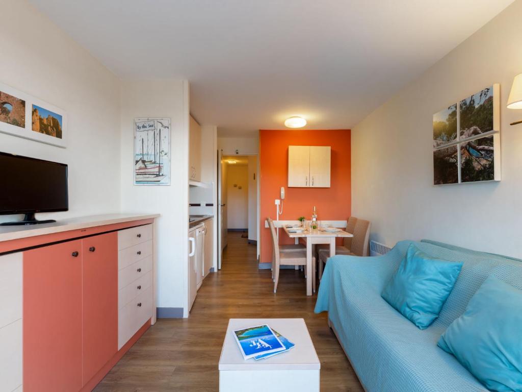 Apartment L'Esquinade F6 225 by Interhome - 3