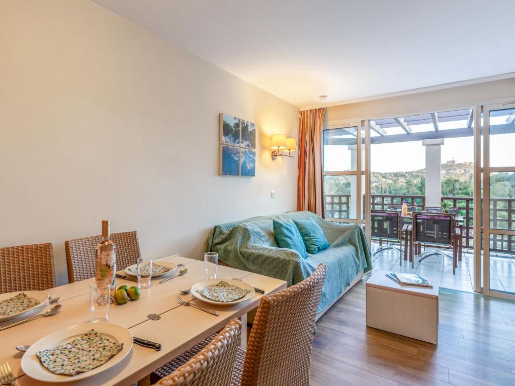Apartment L'Esquinade F6 225 by Interhome - 2