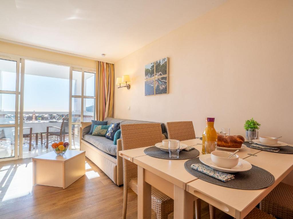 Apartment L'Esquinade - H4 233 by Interhome - 4