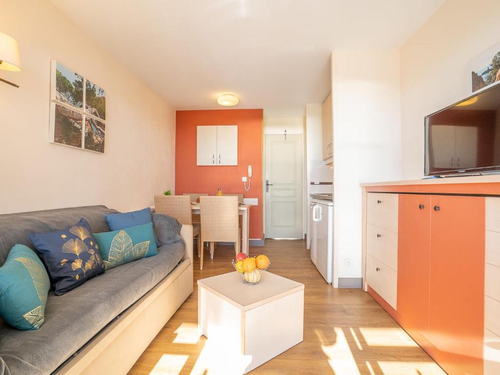 Apartment L'Esquinade - H4 233 by Interhome - 2