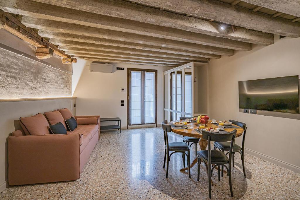Corte Rubbi 5514 Canal View - 3