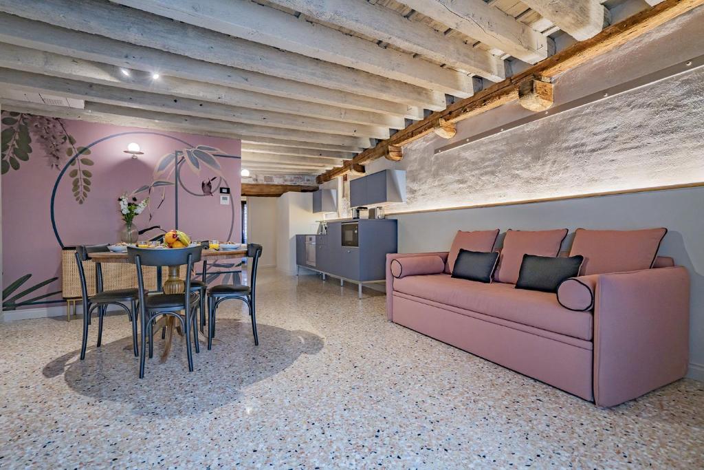 Corte Rubbi 5514 Canal View - 5