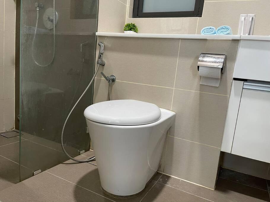Setia Sky88 高层民宿 简约设计 洗漱用具完善 Setia Sky88 High-rise B&B, Simple Design, Full Toiletries photo