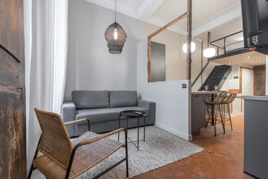 Charming 2 Bdr Old Town - 5
