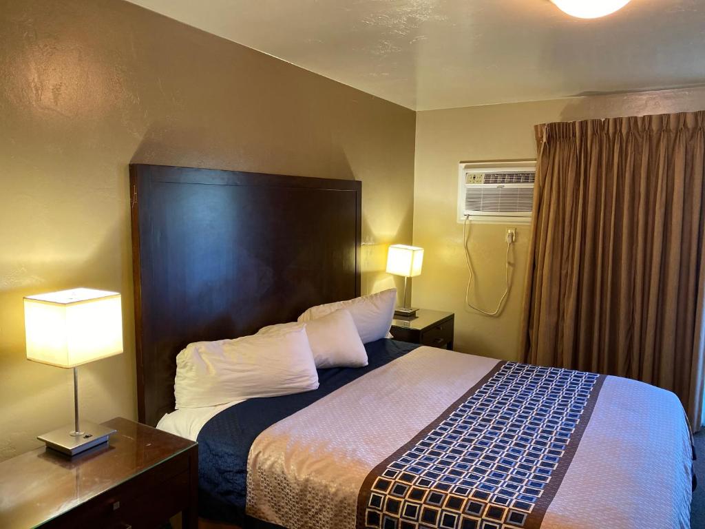 Vino Inn & Suites photo