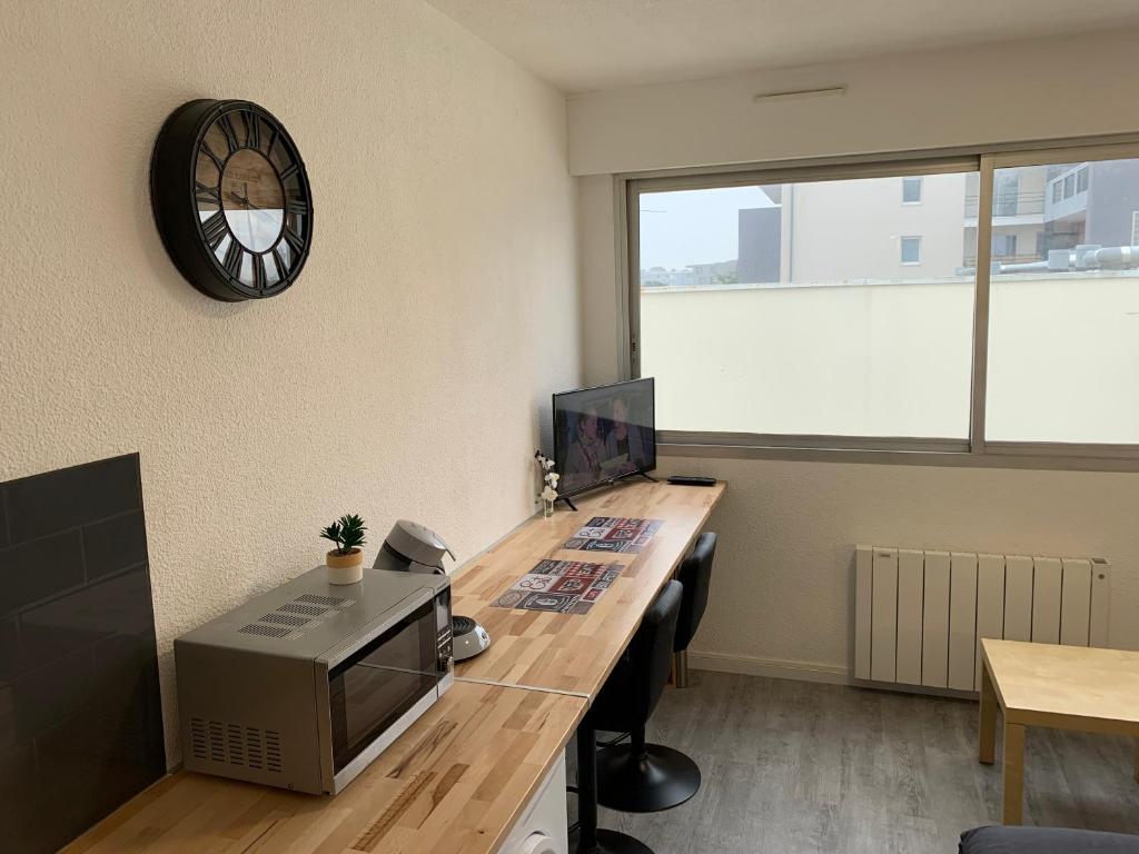 Studio entièrement rénové avec parking gratuit - 3