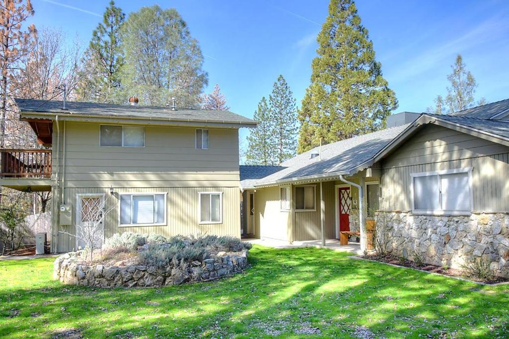 Lazy Bear Lodge — Hotel in Oakhurst (CA)