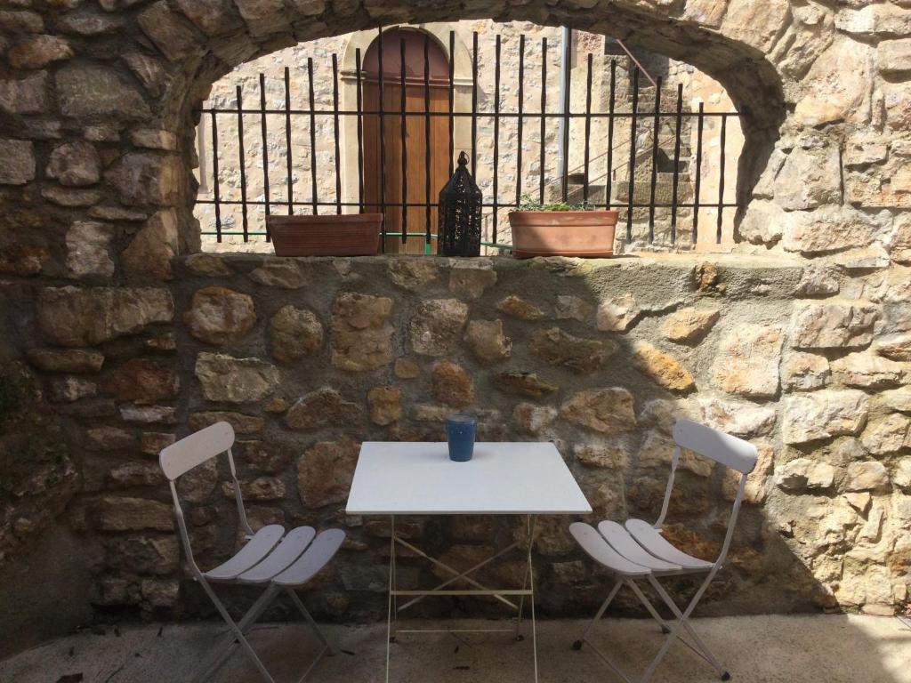 Spacious Pied à Terre with courtyard garden, Dernacueillette