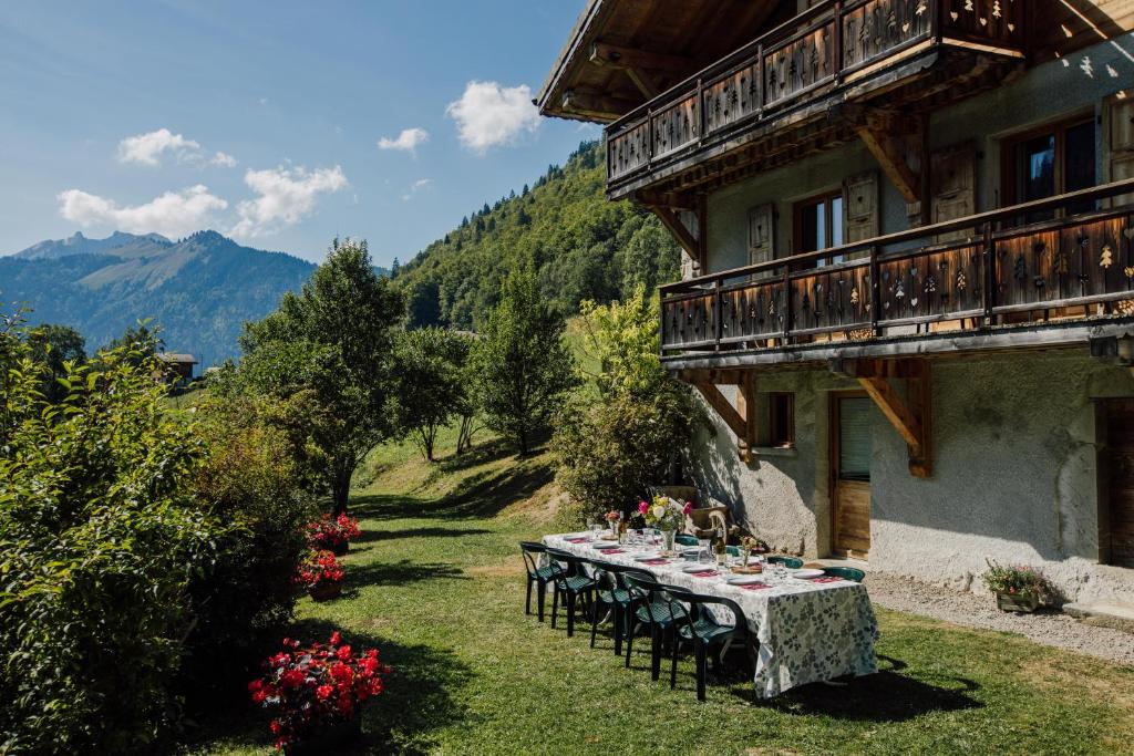 Ferme A Jules - Stunning Farmhouse sleeps up to 26, Montriond