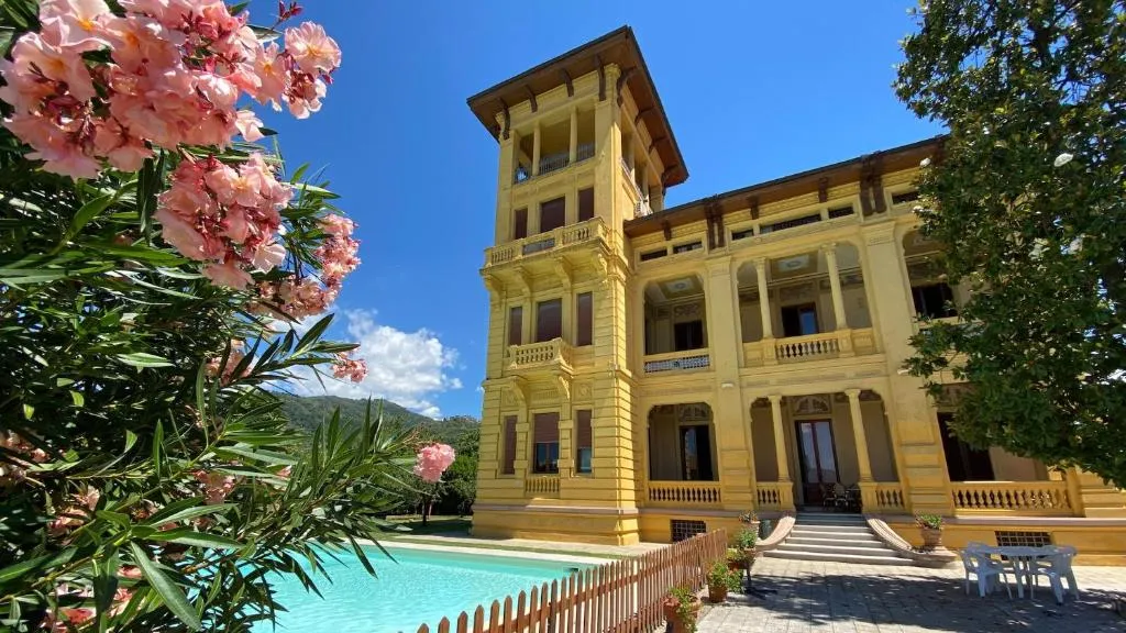 Villa Moorings, hotel in Barga