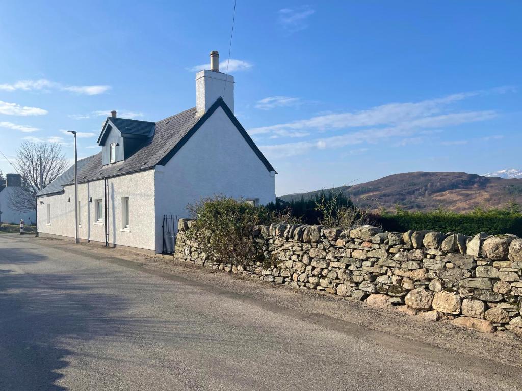 Smithy House, Tongue