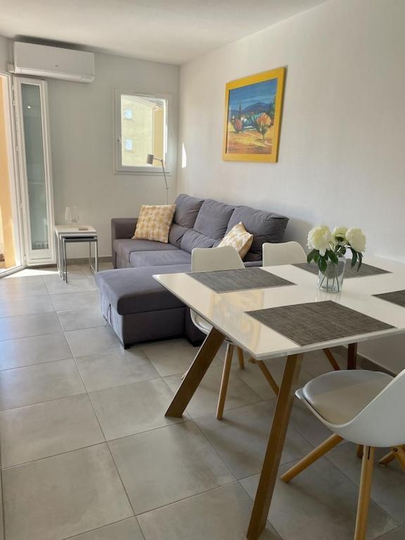 Apartment Newly Renovated Aircond-wifi-pool-sea View-150m to Beaches- Saint Aygulf - 3